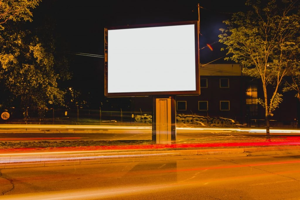 belyi-pustoi-reklamnyi-sit-s-razmytymi-svetoforami-na-doroge (1).jpg belyi-pustoi-reklamnyi-sit-s-razmytymi-svetoforami-na-doroge (1).jpg